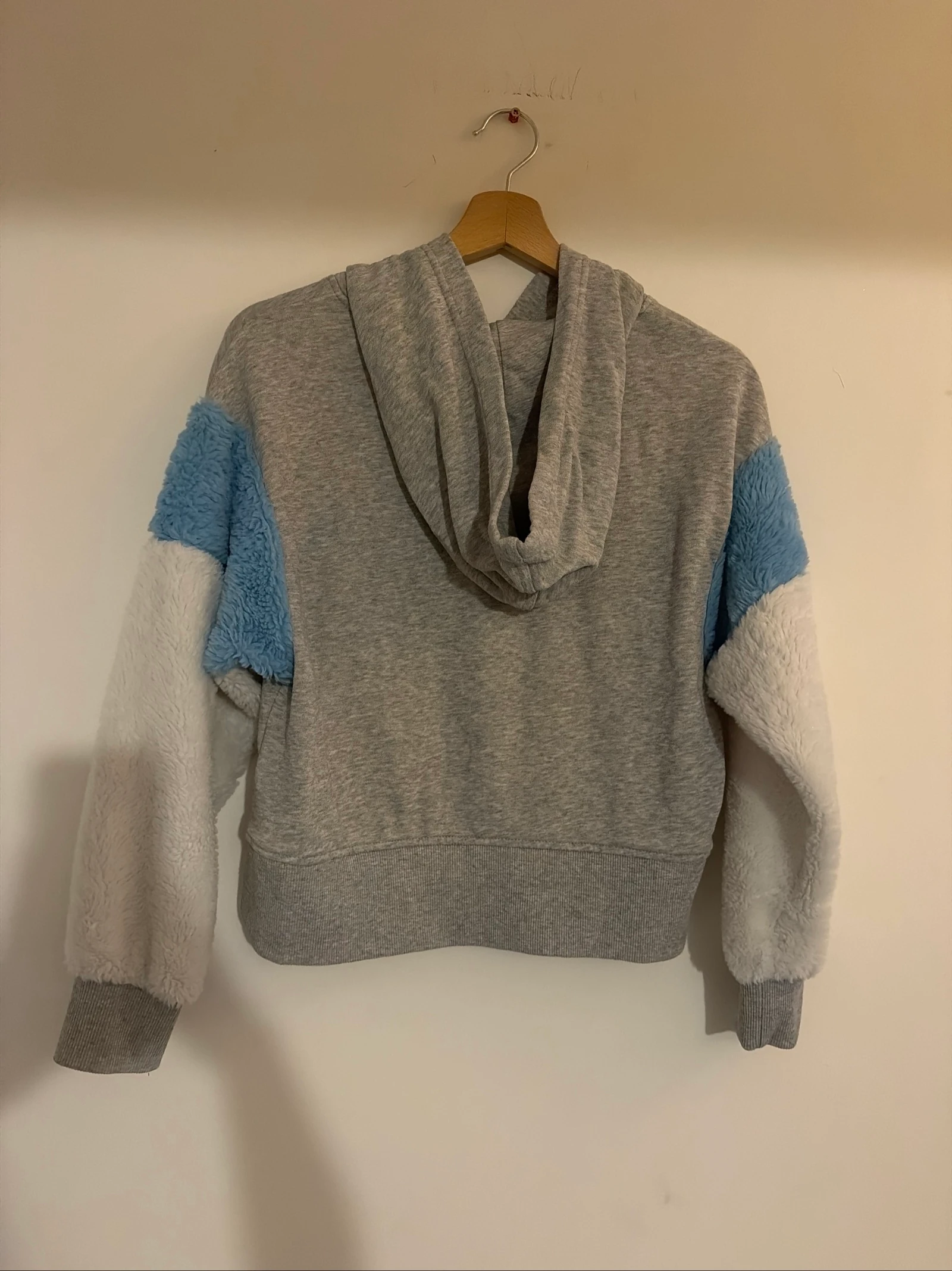 Blue and white fur sweatshirt size S bershka good condition – photo 5